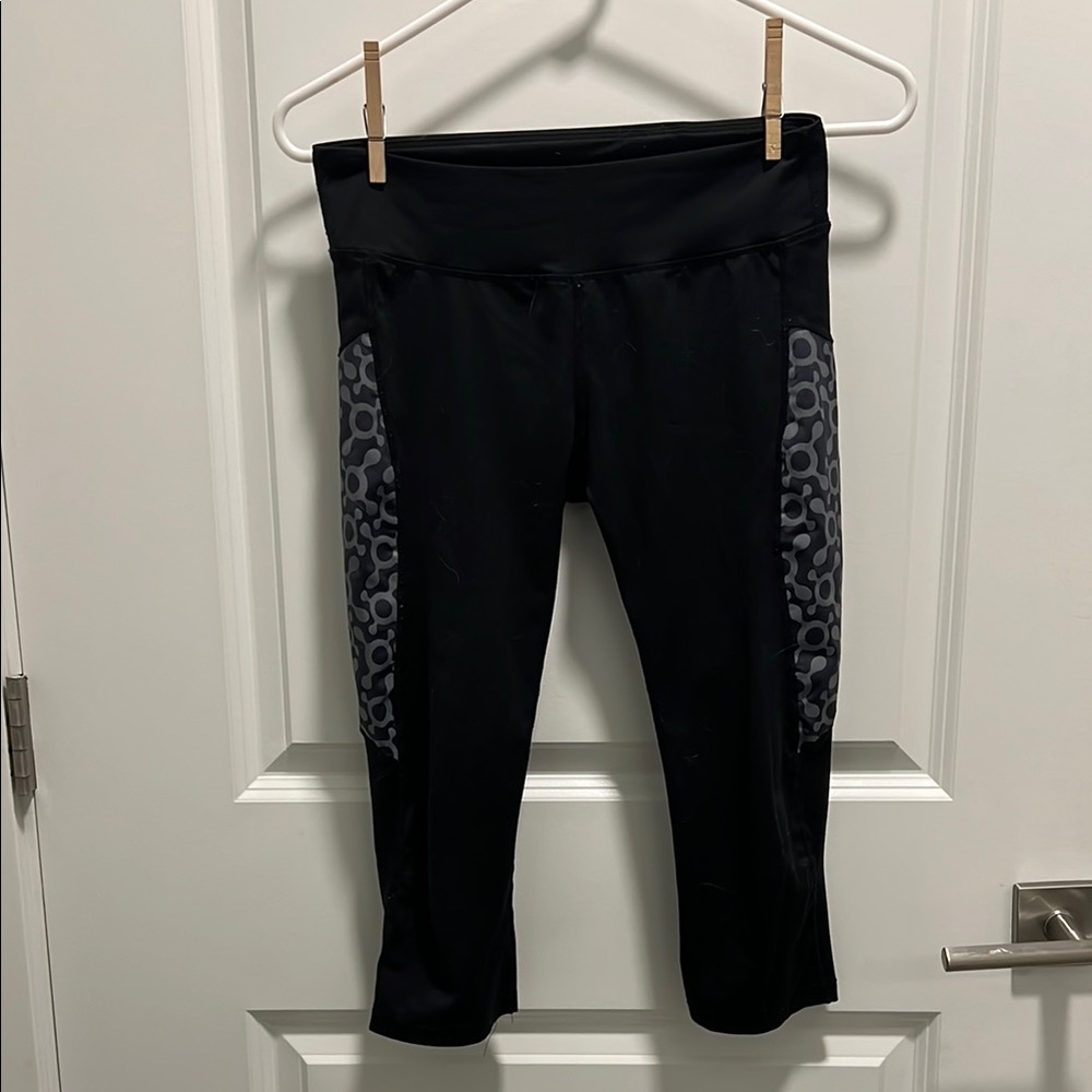 Black and Gray Patterned Leggings